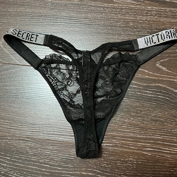 ❗️New❗️never worn Victoria’s Secret shine strap thong panty - Picture 3 of 6